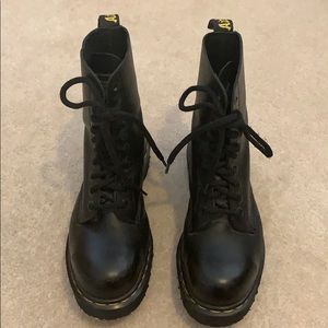 Dr. Martens boot 1490 10-eye women sz 11/men 10